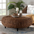 Table basse en jonc de mer tissé main Riau avec pieds en bois - Table ronde en osier naturel pour salon ou chambre à coucher