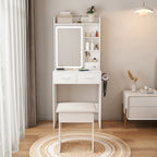 Petite coiffeuse avec miroir et lumières LED, prise de courant intégrée et rangement caché, comprend un tabouret rembourré et une étagère.