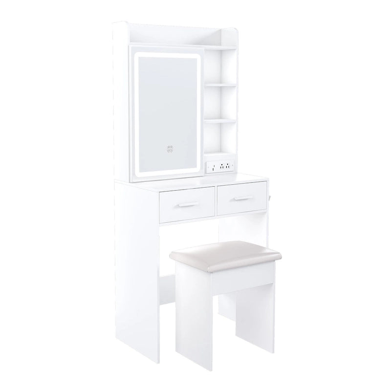 Petite coiffeuse avec miroir et lumières LED, prise de courant intégrée et rangement caché, comprend un tabouret rembourré et une étagère.