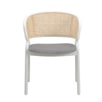 Chaise d'appoint moderne et élégante avec dossier en rotin et pieds en acier blanc pour salle à manger et cuisine