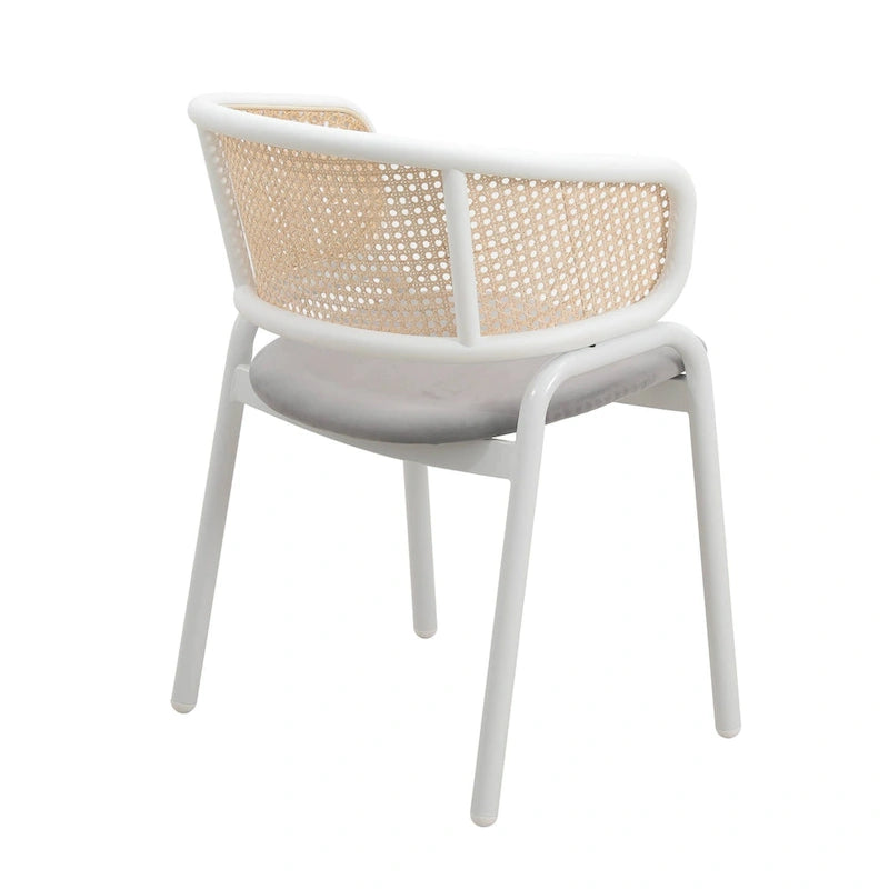 Chaise d'appoint moderne et élégante avec dossier en rotin et pieds en acier blanc pour salle à manger et cuisine