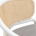 Chaise d'appoint moderne et élégante avec dossier en rotin et pieds en acier blanc pour salle à manger et cuisine