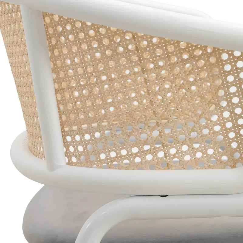 Chaise d'appoint moderne et élégante avec dossier en rotin et pieds en acier blanc pour salle à manger et cuisine
