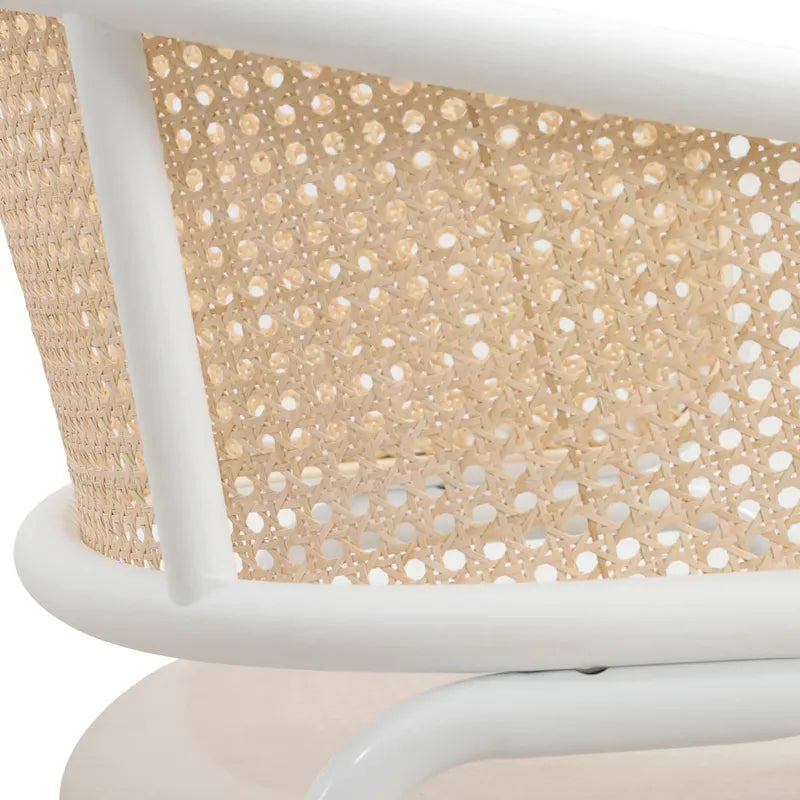 Chaise d'appoint moderne et élégante avec dossier en rotin et pieds en acier blanc pour salle à manger et cuisine