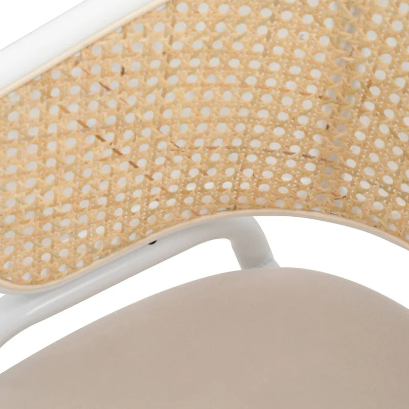 Chaise d'appoint moderne et élégante avec dossier en rotin et pieds en acier blanc pour salle à manger et cuisine